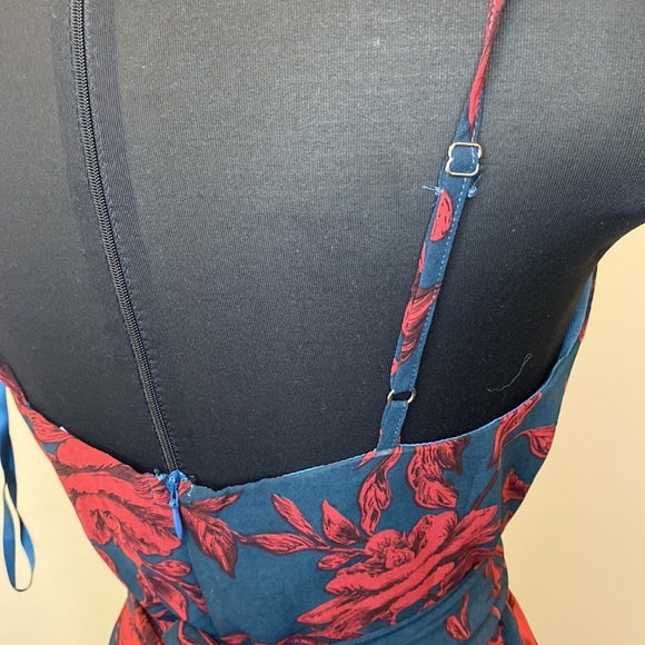 NWOT KERRY LAYERED RUFFLE CAMI STRAP DRESS FOREST GREEN/RED Small / 8 - Picture 4 of 15